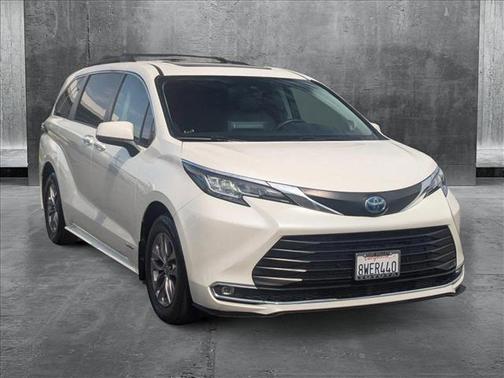 2021 Toyota Sienna XLE