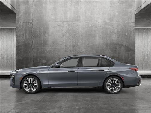 2025 BMW 740 i