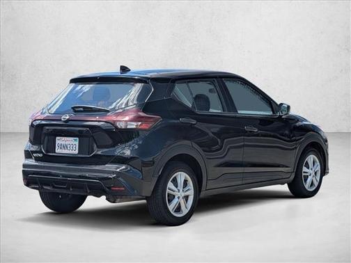 Super Black 2022 Nissan Kicks S