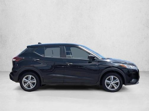 Super Black 2022 Nissan Kicks S