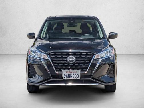 Super Black 2022 Nissan Kicks S