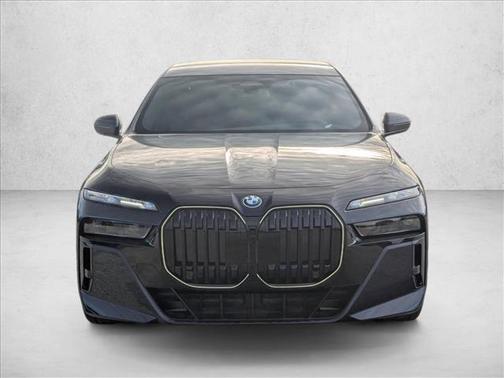 2026 BMW 750e xDrive