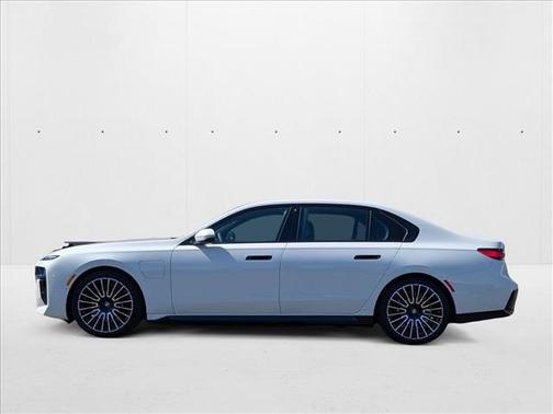 2025 BMW 750e xDrive