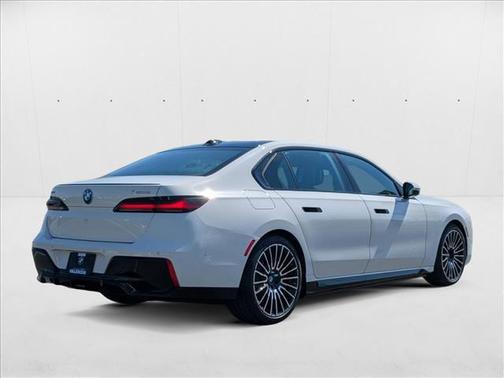 2025 BMW 750e xDrive