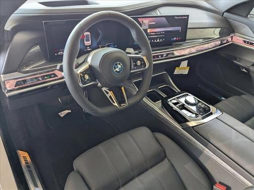 2025 BMW 750e xDrive