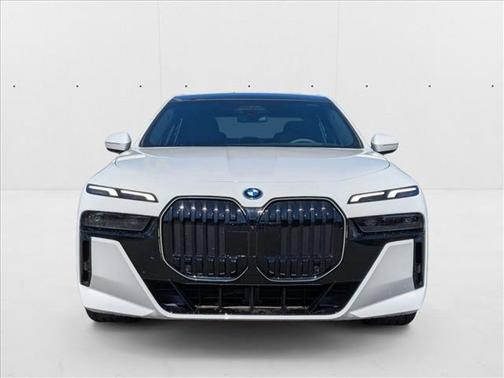 2025 BMW 750e xDrive