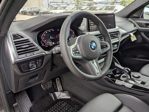 2025 BMW X4 xDrive30i
