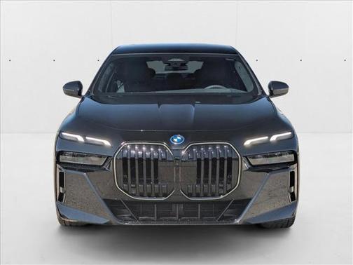 2025 BMW 740 i