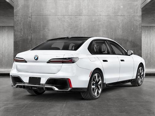 2025 BMW 740 i