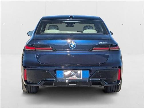 2026 BMW 750e xDrive