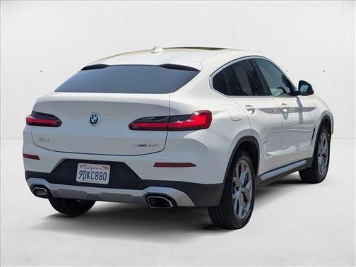 2023 BMW X4 xDrive30i