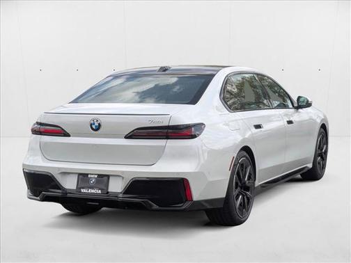 2025 BMW 740 i