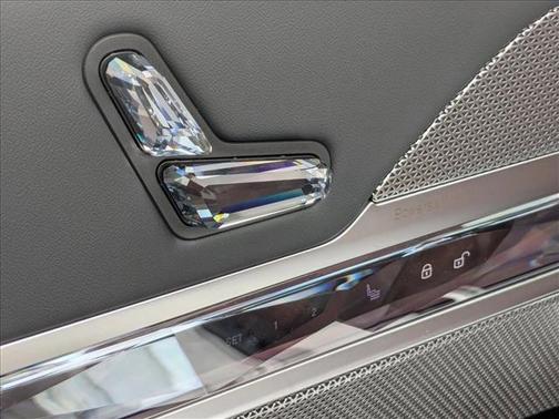 2025 BMW 740 i