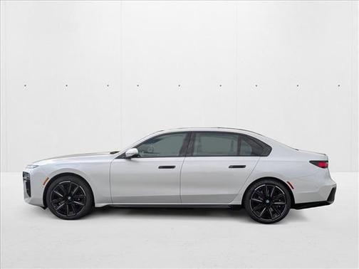 2025 BMW 740 i