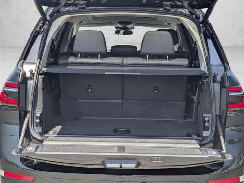 Black Sapphire Metallic 2026 BMW X7 xDrive40i