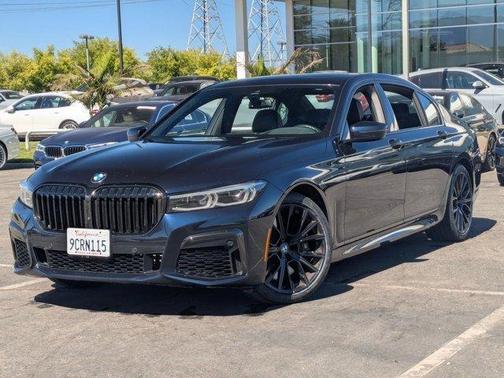 2022 BMW 740 i