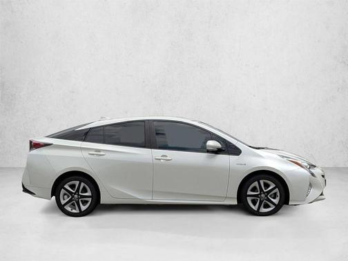 Blizzard Pearl 2017 Toyota Prius Three Touring