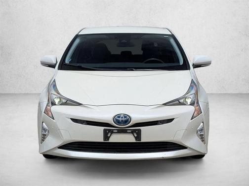Blizzard Pearl 2017 Toyota Prius Three Touring