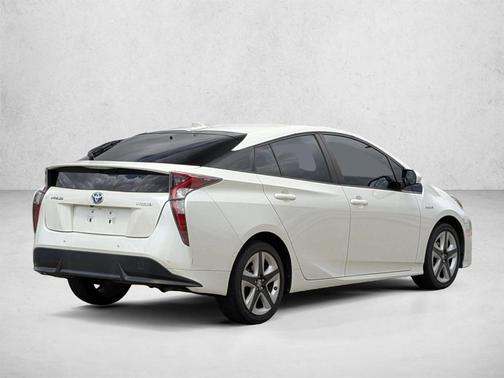 Blizzard Pearl 2017 Toyota Prius Three Touring