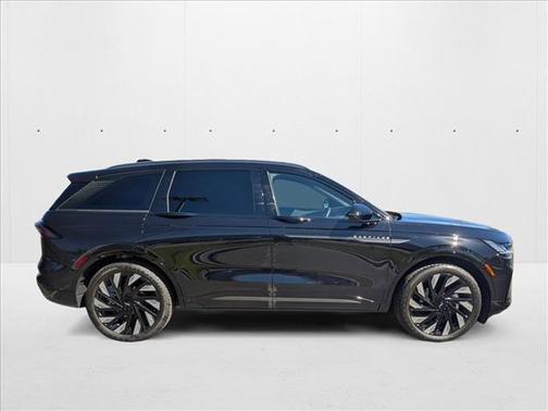 2025 Lincoln Nautilus Reserve