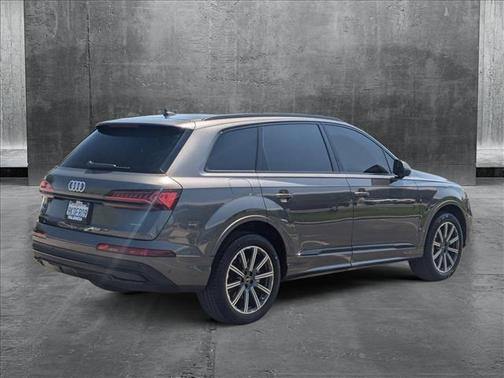 2023 Audi Q7 45 Premium Plus