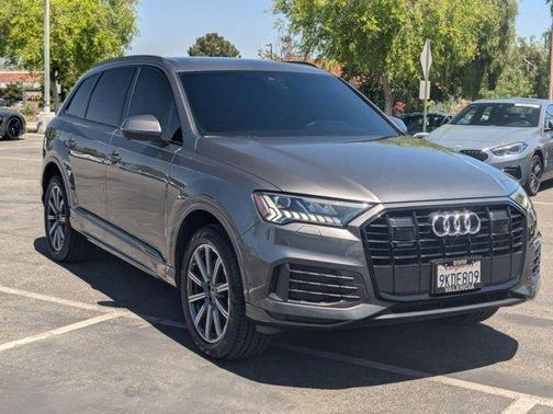 2023 Audi Q7 45 Premium Plus