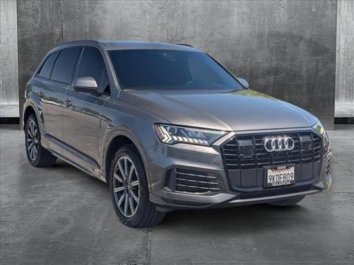 2023 Audi Q7 45 Premium Plus