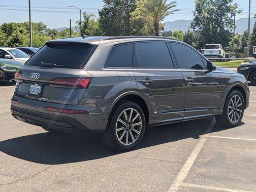 2023 Audi Q7 45 Premium Plus