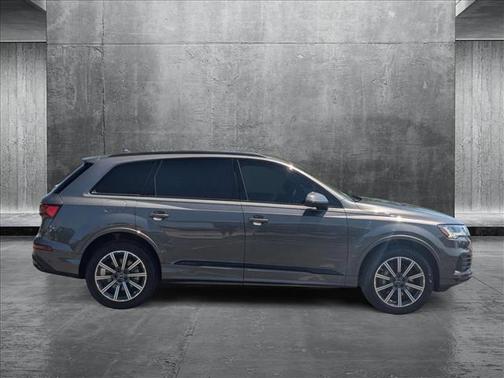 2023 Audi Q7 45 Premium Plus