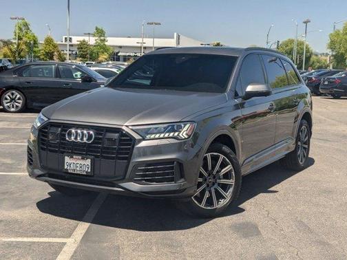 2023 Audi Q7 45 Premium Plus