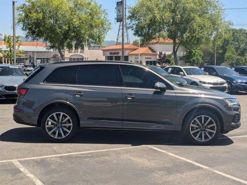 2023 Audi Q7 45 Premium Plus