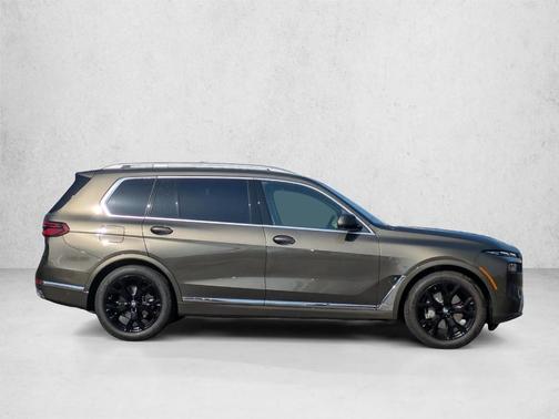 Manhattan Green Metallic 2026 BMW X7 xDrive40i
