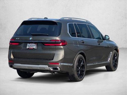 Manhattan Green Metallic 2026 BMW X7 xDrive40i