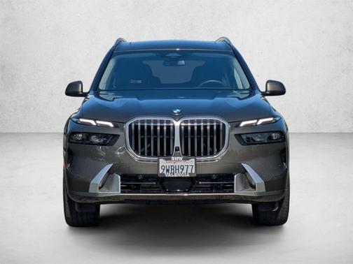 Manhattan Green Metallic 2026 BMW X7 xDrive40i