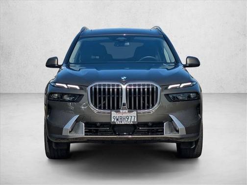 Manhattan Green Metallic 2026 BMW X7 xDrive40i