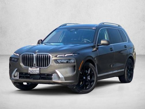 Manhattan Green Metallic 2026 BMW X7 xDrive40i