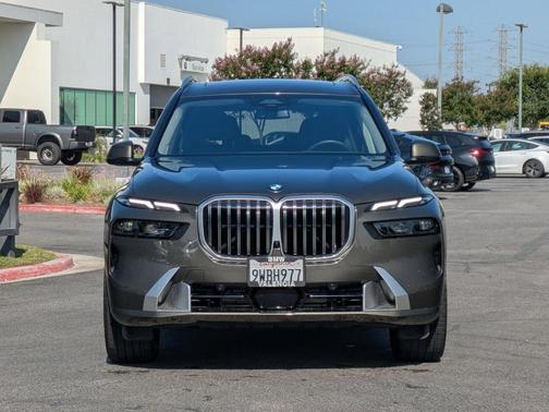 Manhattan Green Metallic 2026 BMW X7 xDrive40i