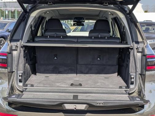 Manhattan Green Metallic 2026 BMW X7 xDrive40i