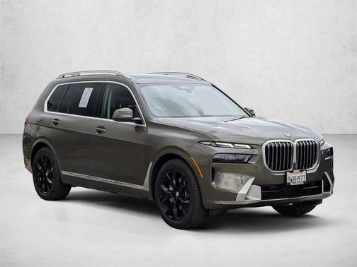 Manhattan Green Metallic 2026 BMW X7 xDrive40i