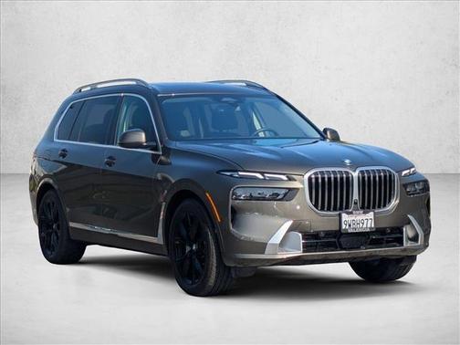 Manhattan Green Metallic 2026 BMW X7 xDrive40i