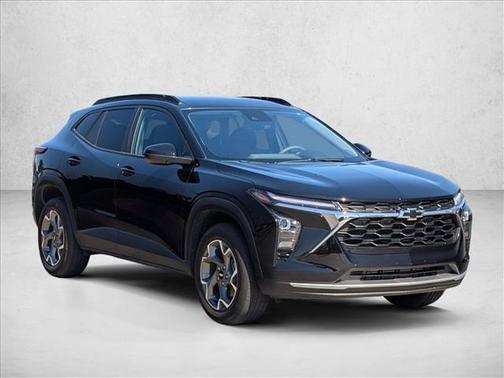 Mosaic Black Metallic 2025 Chevrolet Trax LT