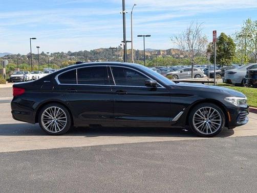 Black Sapphire Metallic 2019 BMW 530e iPerformance