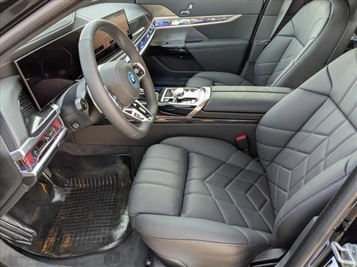 2026 BMW 750e xDrive