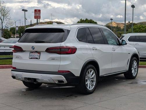 Mineral White Metallic 2023 BMW X5 PHEV xDrive45e