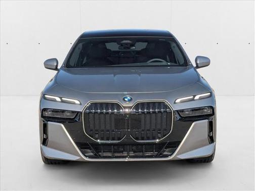 2025 BMW 740 i