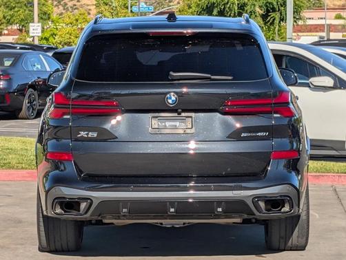 Black Sapphire Metallic 2025 BMW X5 sDrive40i