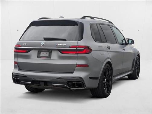 2023 BMW X7 M60i