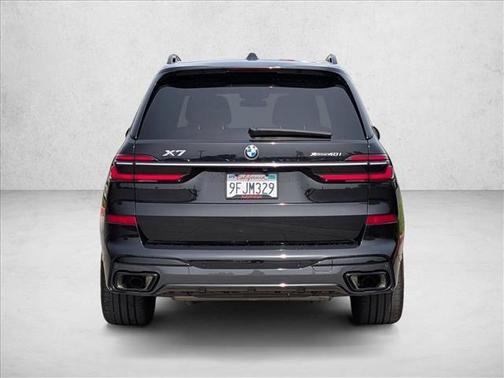 Black Sapphire Metallic 2023 BMW X7 xDrive40i