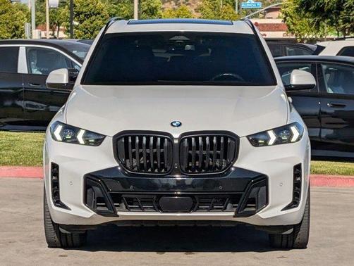 Mineral White Metallic 2024 BMW X5 sDrive40i