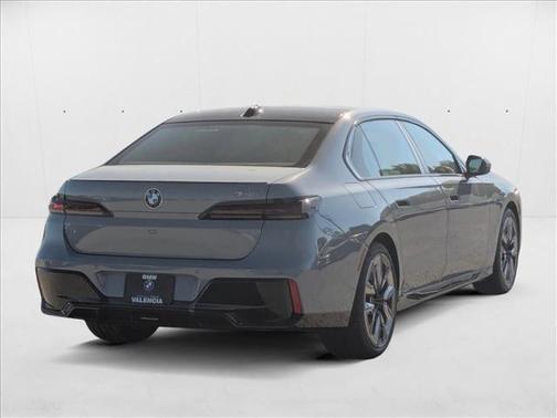 2025 BMW 740 i